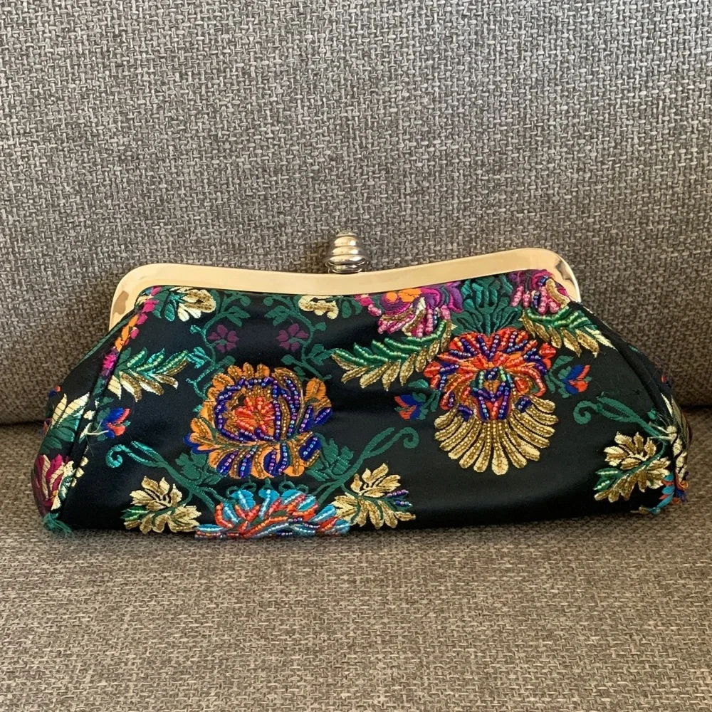 Beaded Floral Clutch with Jeweled Clasp Purse Bag